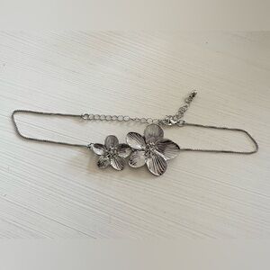 Flower Chocker Necklace